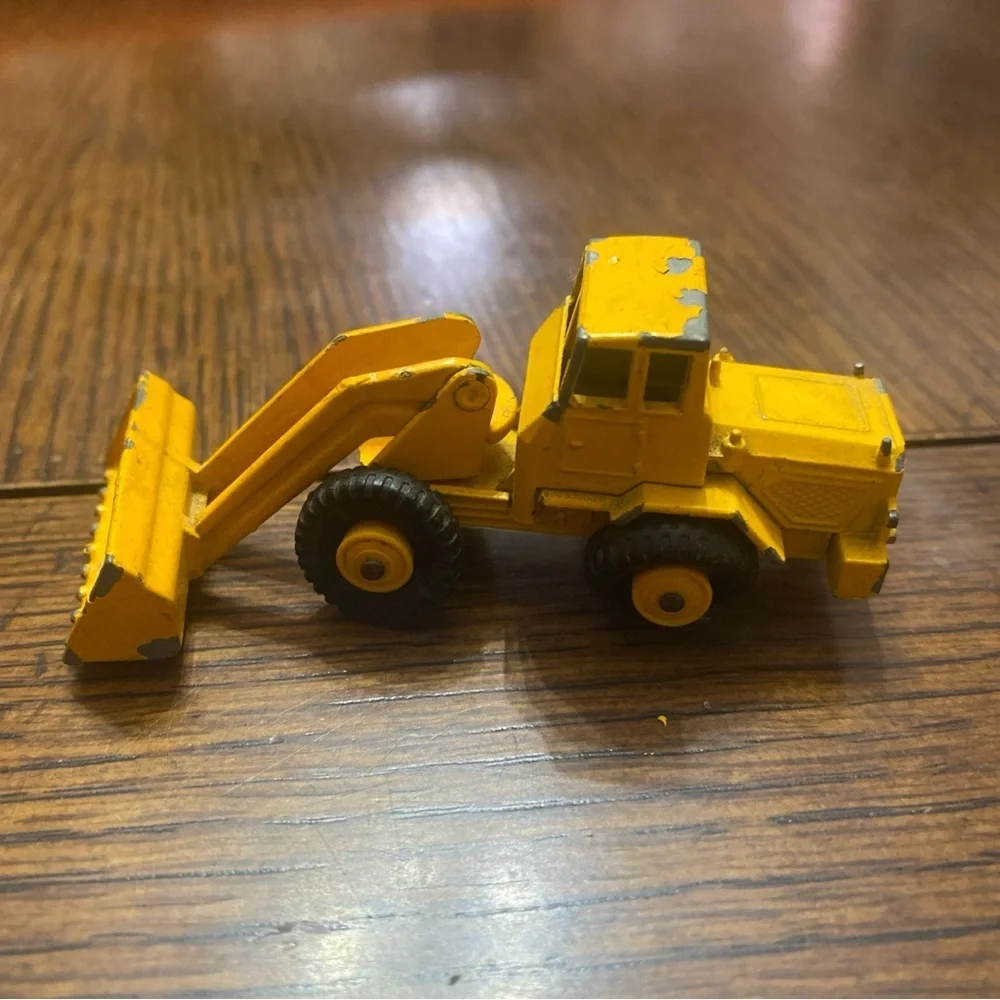 Vintage Matchbox Lesney Tractor Shovel No. 69 Yellow Movable Parts Diecast
